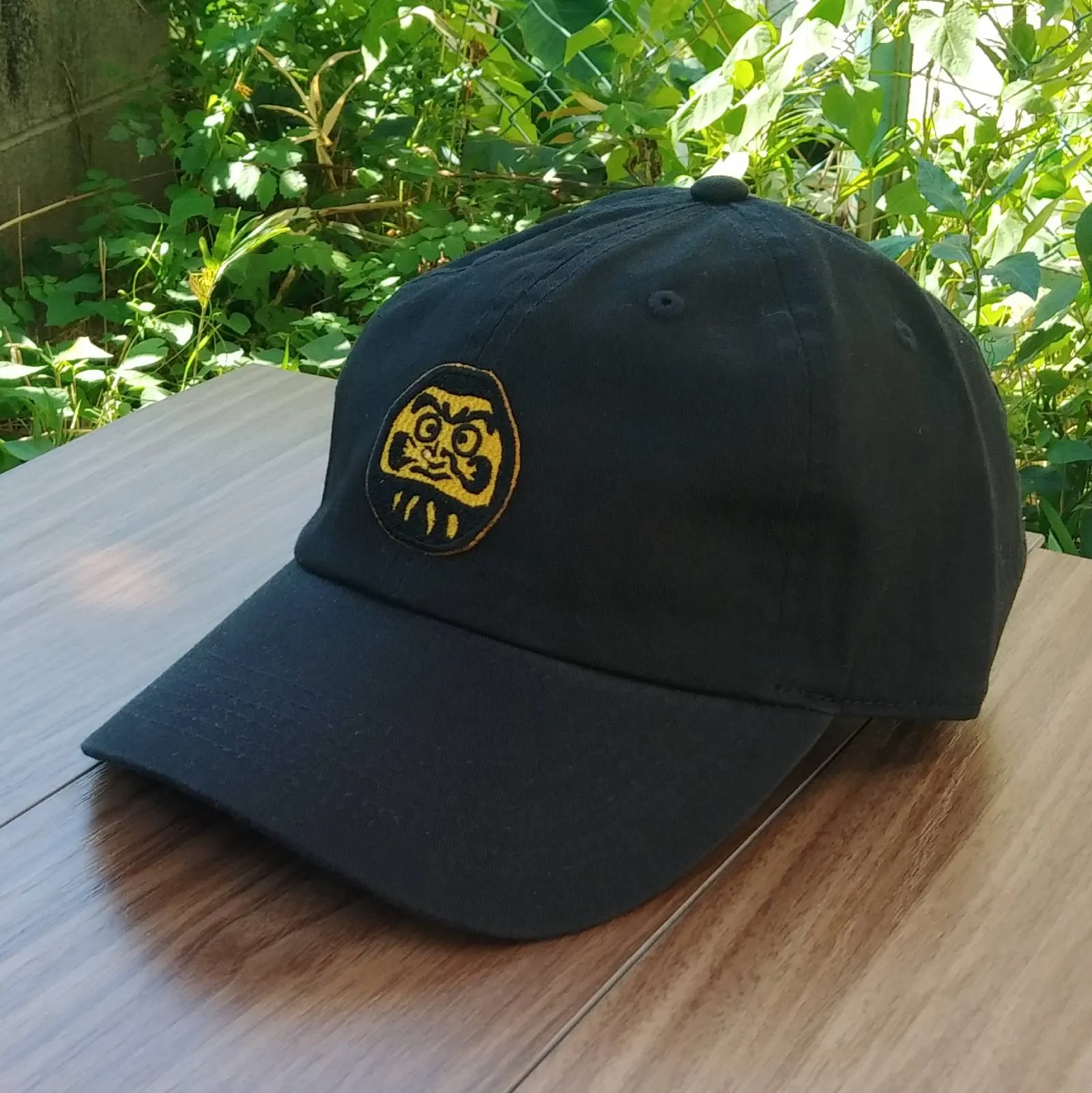 【インバウンド対策に！シンプルでかっこいい！だるまをあしらったキャップ！】DARUMA CAP ブラック