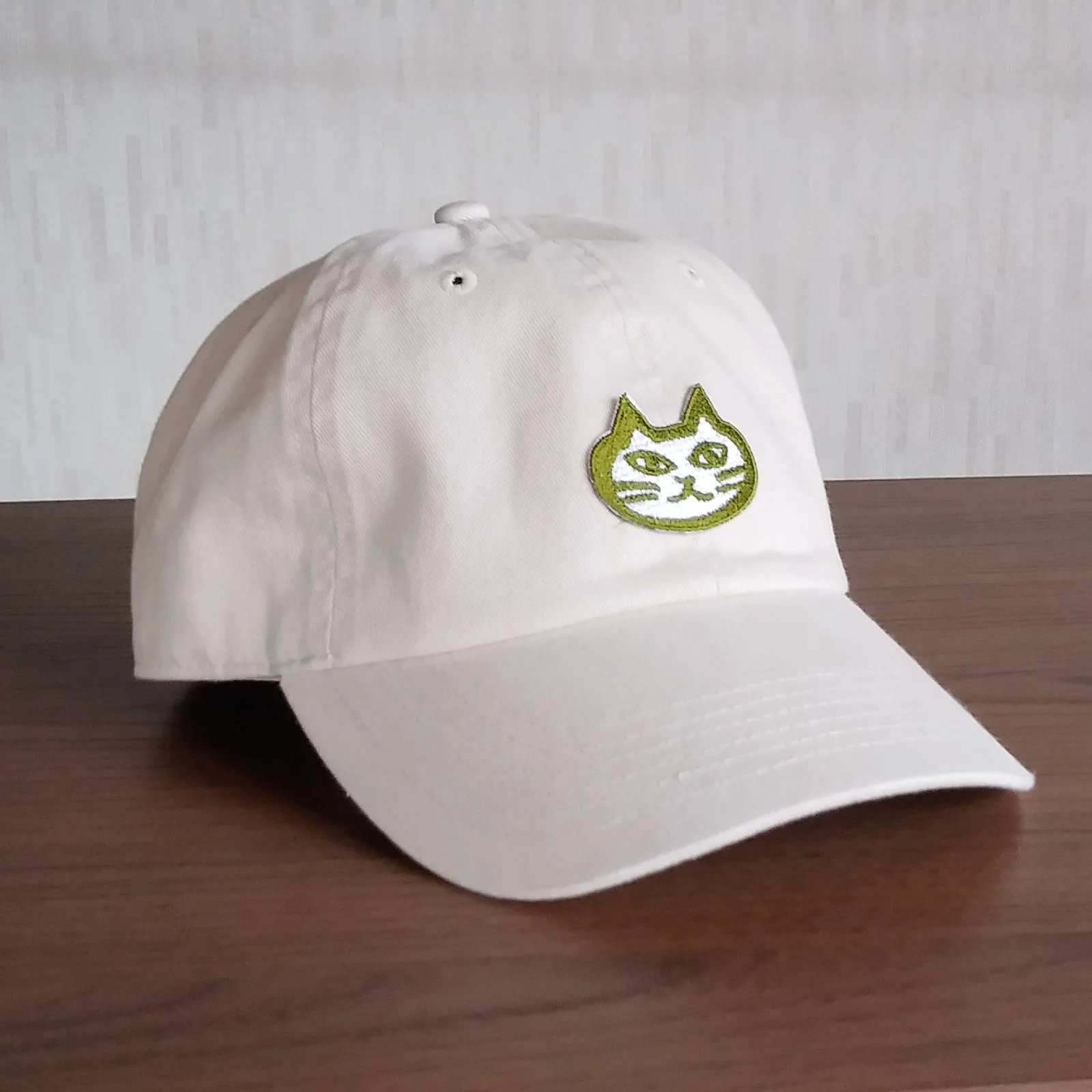 【インバウンド対策に！シンプルでかっこいい！ねこをあしらったキャップ！】neko CAP オフ