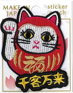 【新発売！日本をイメージした和柄刺繍に注目！2WAY刺繍ステッカーワッペン】だるままねきねこ