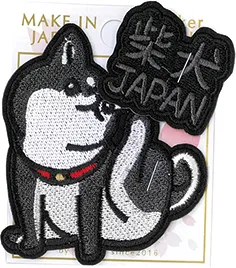 【新発売！日本をイメージした和柄刺繍に注目！2WAY刺繍ステッカーワッペン】黒柴犬JAPAN